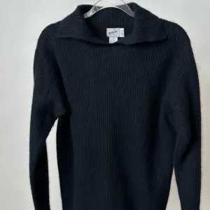 CHIC VINTAGE 90S Lambswool and Angora Fur Wool Knit Collared Sweater Black-M