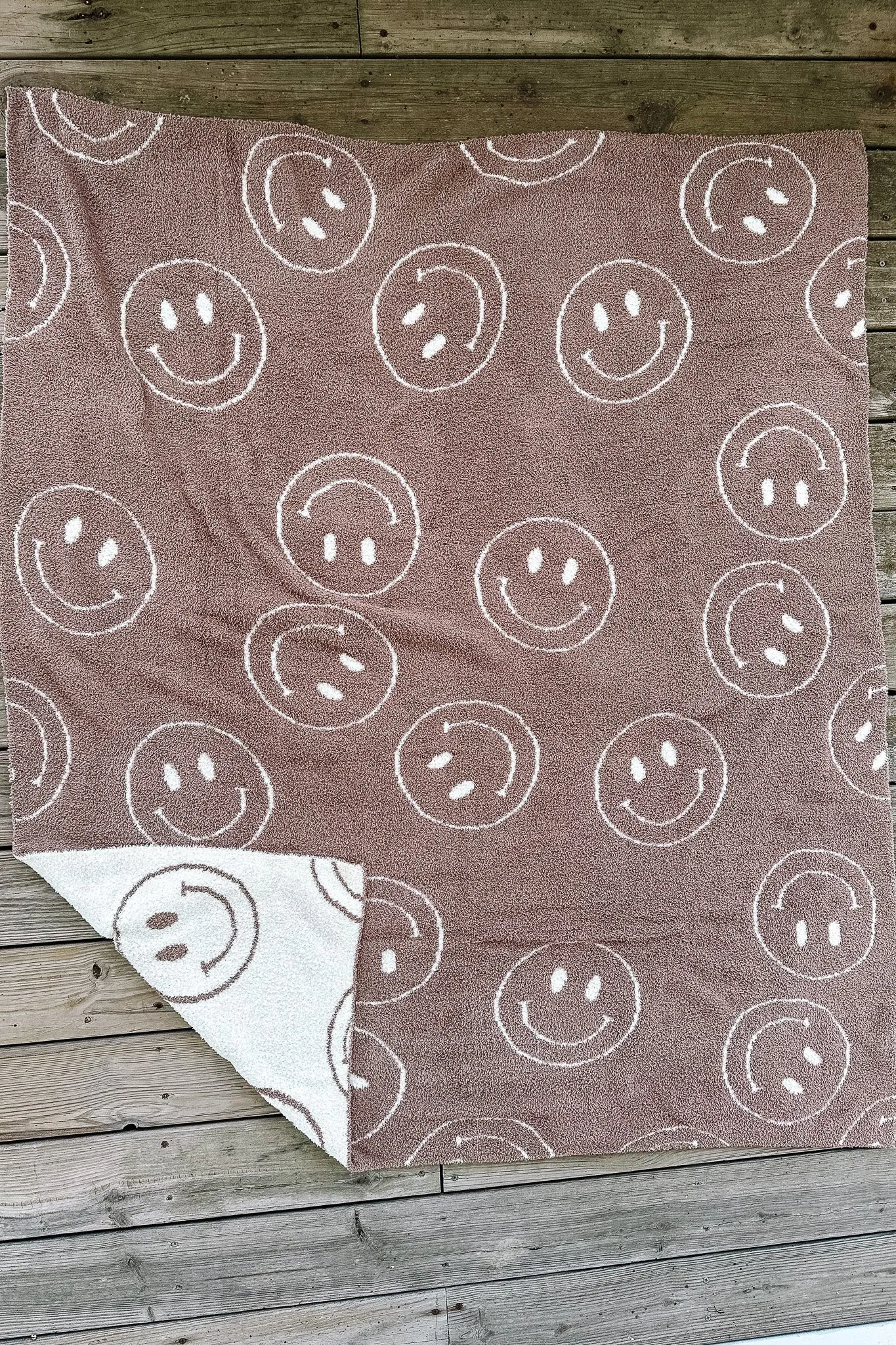 Emerlie Love Luxe Blankets - Happy Smiley Face