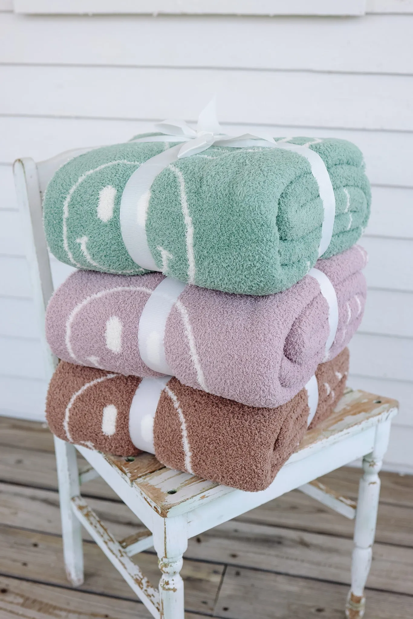 Emerlie Love Luxe Blankets - Happy Smiley Face