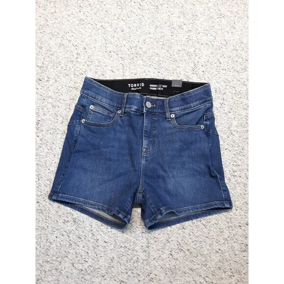 NWT 10x3 1/2 Torrid high rise bombshell short premium stretch
