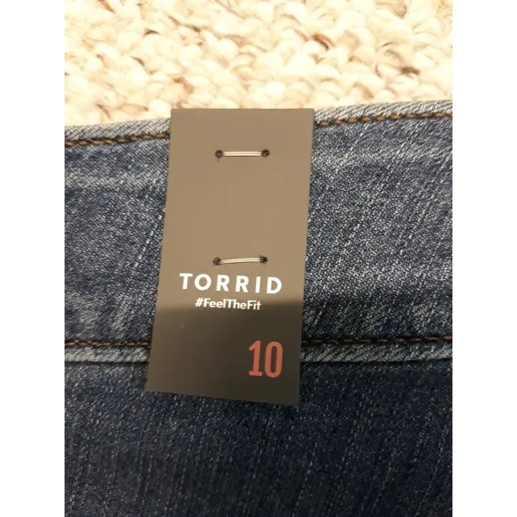 NWT 10x3 1/2 Torrid high rise bombshell short premium stretch