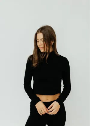 Éterne Cropped Fitted Turtleneck Top