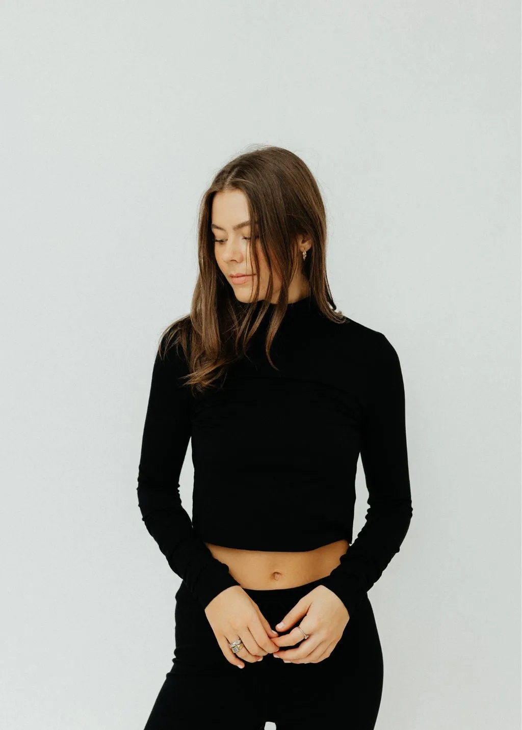 Éterne Cropped Fitted Turtleneck Top