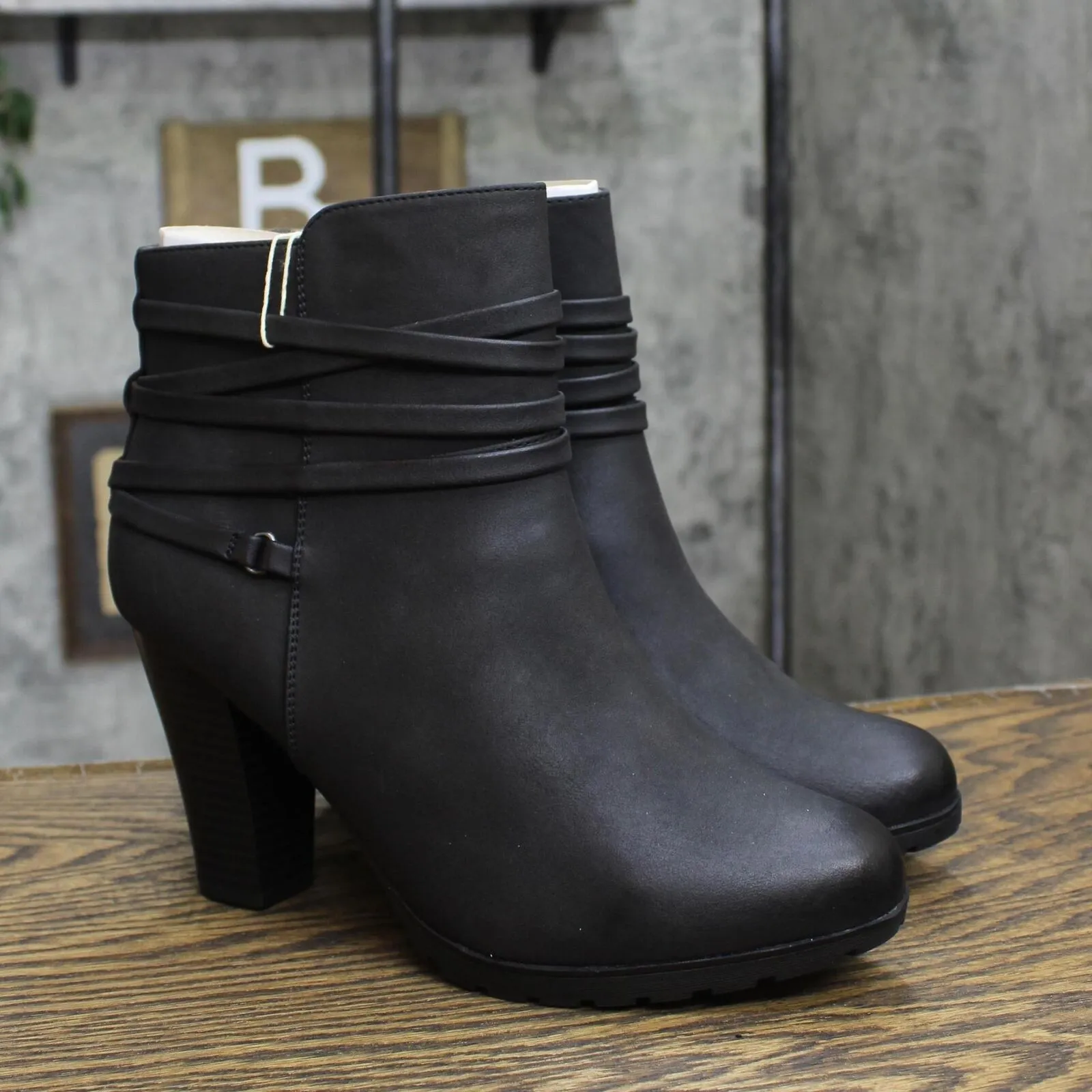 White Mountain Women's Spade Bootie Boots Black / Sueded / Smooth 10W