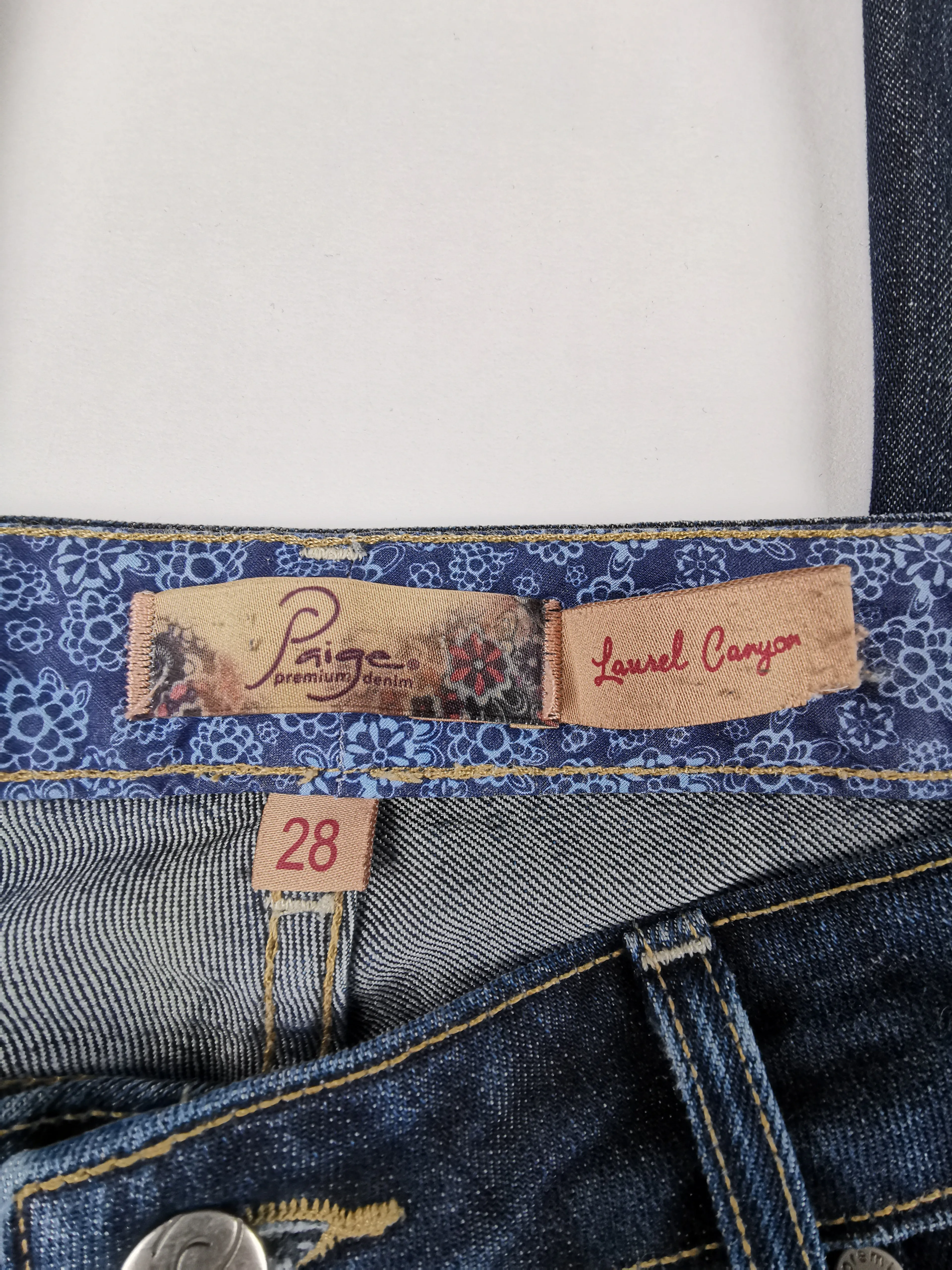 WOMENS SIZE 28/30 - Paige, 'Laurel Canyon' Premium Designer Denim, Low-rise, Bootcut EUC B18